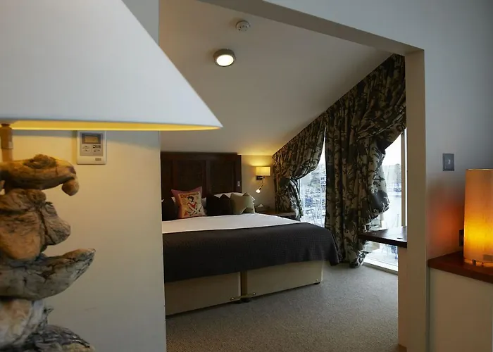 Best Hotels Near Ipswich Docks for Scenic Stays